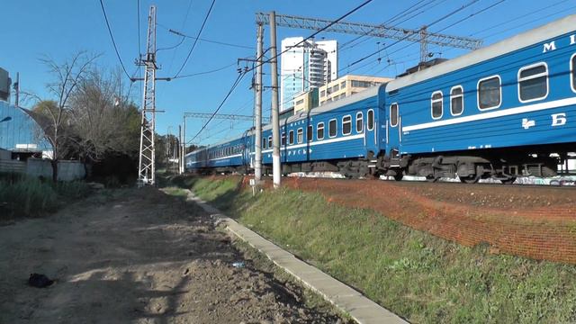 Электровоз ЭП20-013 с фирменным поездом "Беларусь" смотреть онлайн