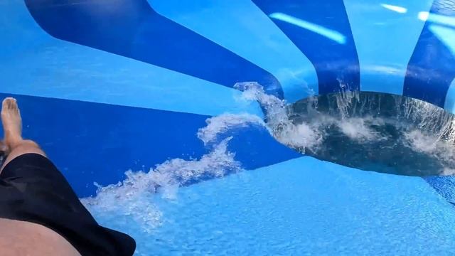Bowl Water Slide at Aquapalace Prague смотреть онлайн