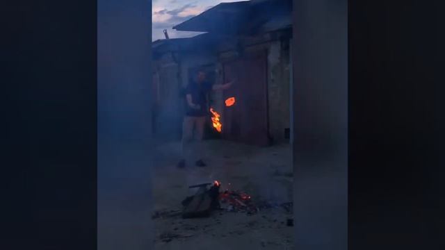 Телепузики,первое видео,отдыхаем в гаражах ЗОЖ,жарим сосисоны???????? смотреть онлайн