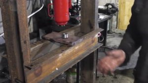 Гидравлический прес из домкрата 20 тонн для своей мастерской!