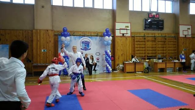 Мои соревнования по тхэквондо. (2 бой) (1/4) (1 день)