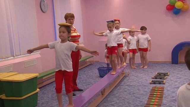 Физкультурное занятие на фитболах. Подготовительная к школе группа смотреть онлайн