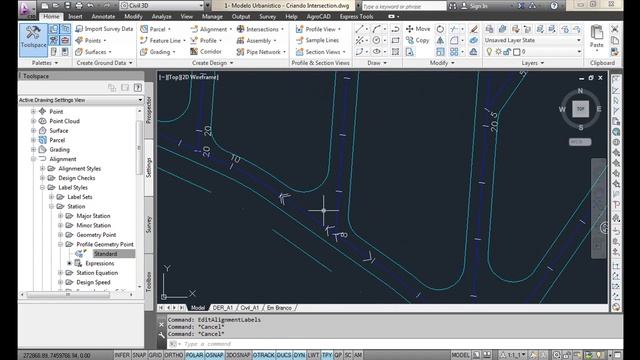 AutoCAD Civil 3D 2013 - Setas de sentido do fluxo d'água no alinhamento смотреть онлайн