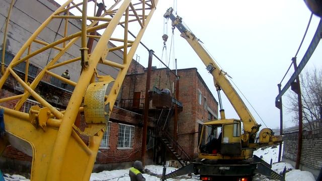 монтаж подкрановых балок, день 2-й. A sub crane beams installation, day 2nd смотреть онлайн
