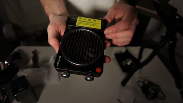 САМЫЙ МАЛЕНЬКИЙ И МОЩНЫЙ ВИДЕО СВЕТ ДЛЯ ВСЕГО (ZHIYUN MOLUS X100) смотреть онлайн