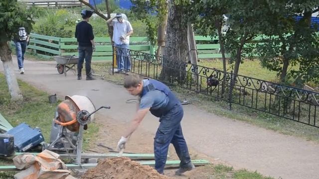 Установка декоративной металлической изгороди по ул.Ленина пгт.Уни смотреть онлайн