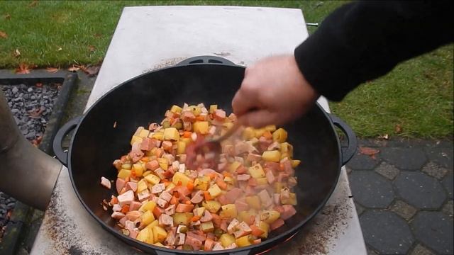 Soljanka - eine belebende Suppe. Elixier - nach einer Party. Kazan oder Dutch Oven Rezepte. смотреть онлайн
