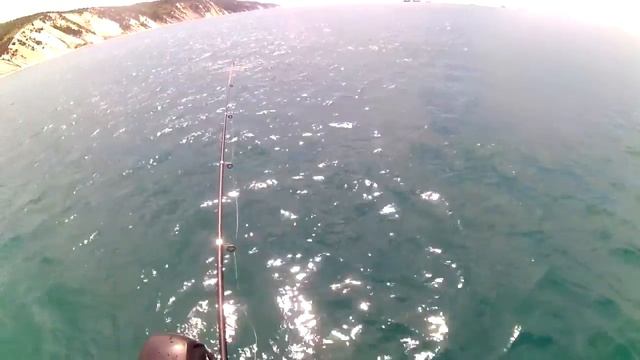 Рыбалка в чёрном море на голяка (мерланг). Геленджик 2016. смотреть онлайн