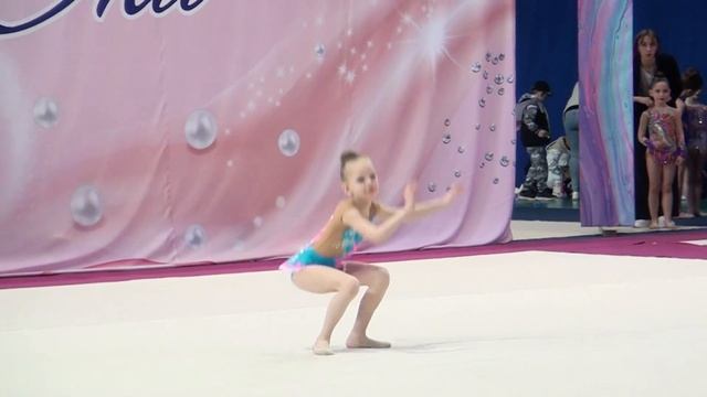 Первый купальник для выступлений по ХГ / The first swimsuit for performances in RG смотреть онлайн