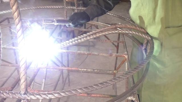 Круглый стол из металла смотреть онлайн