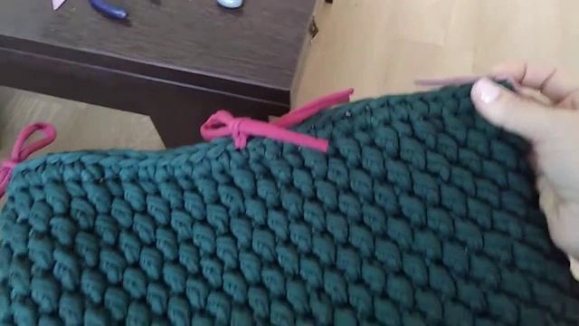 Как вшить подклад в сумочку из трикотажной пряжи, чтобы было ровно и не смещалось. смотреть онлайн