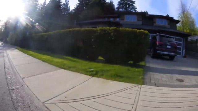 Bicycling through Mosquito Creek and North Vancouver Surroundings Descendre Mosquito Creek à vélo смотреть онлайн