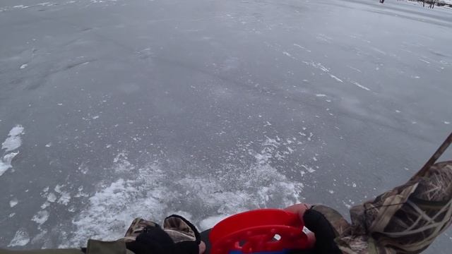 МОЩНАЯ АТАКА ЩУКИ! Ловля Щуки на Живца! Зимняя рыбалка на жерлицы. Подводная съемка смотреть онлайн