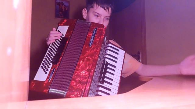 Впем привет. Играю на аккордеоне песню Кооль и Шут,, Проклятый старый дом" смотреть онлайн