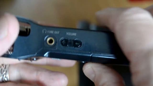 How to use a Lavalier or Lapel Microphone with a ZoomH1 Recorder смотреть онлайн