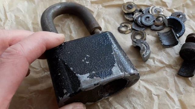 Замок навесной с дисковым механизмом ЧАЗ ВС2М-01. Ужас. Пластиковый стакан. Силуминовый замок. смотреть онлайн