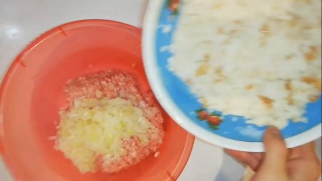 ТУШЕНАЯ КАПУСТА В ТОМАТНОМ СОУСЕ С ДОМАШНИМИ КОТЛЕТАМИ смотреть онлайн