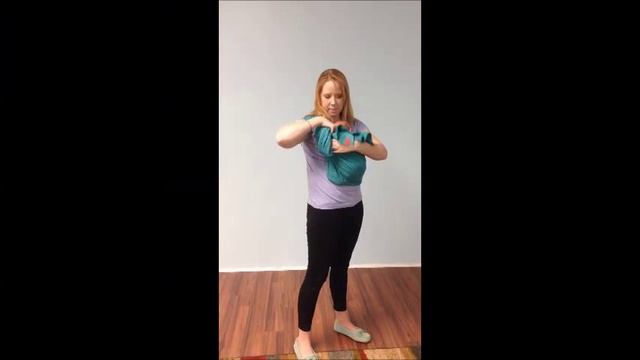 Correct way to wear a newborn in a ring sling смотреть онлайн