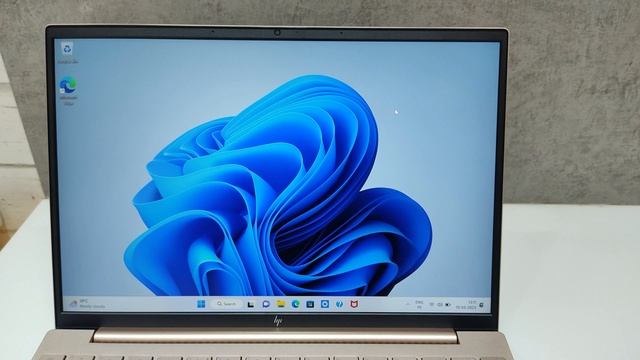 HP Pavilion Aero Laptop 13 be2056AU | AMD Ryzen™ 5 7535U смотреть онлайн