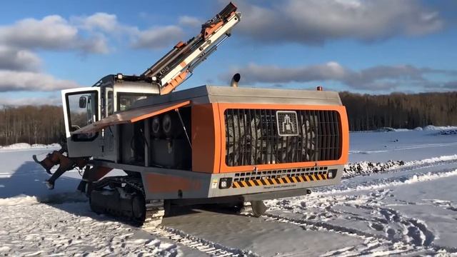 Буровая установка ZEGA D460A с погружным пневмоударником (ППУ). Складывание мачты. смотреть онлайн