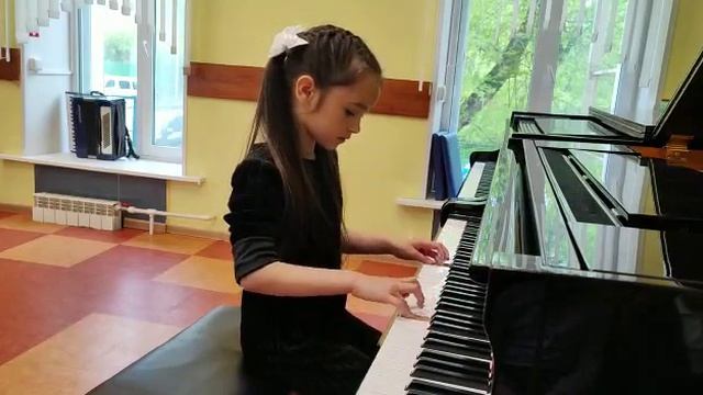 1. С. Майкапар Этюд 2. Л. Моцарт Менуэт 3. А. Гедике Танец Хитренко София 7 лет смотреть онлайн