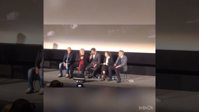 Pierfrancesco Favino e Gianni Amelio durante la conferenza stampa del film Hammamet смотреть онлайн