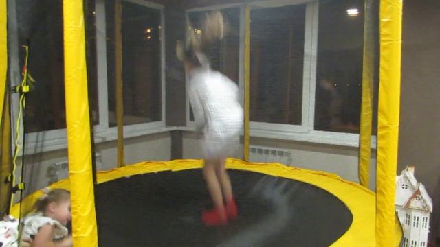 Самый классный ДЕНЬ РОЖДЕНИЯ! Супер Тасе 3 года! Мини и Микки Маус в гостях у Таси! КУча подарков! смотреть онлайн