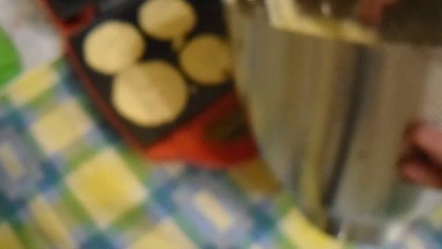 Может любой.Сырники в кексопечнице или в духовке. Всегда беЗпроигрышный вариант!!! смотреть онлайн