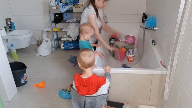 Мотивация на уборку / Моем посуду в ванной ? / Жизнь без кухни смотреть онлайн
