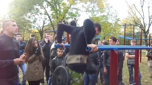 Открытие площадки для занятий Street Workout в г.Лутугино - Отжимания на брусьях+20кг №2 смотреть онлайн