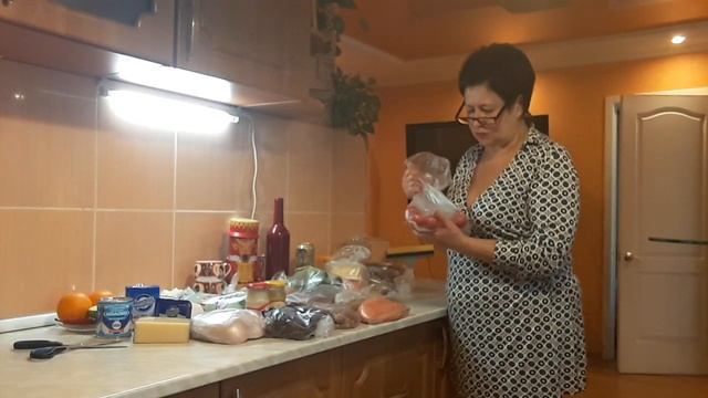 Разложил товар ? купец . Закупилась продуктами и делаю обзор этих продуктов в своём стиле . смотреть онлайн