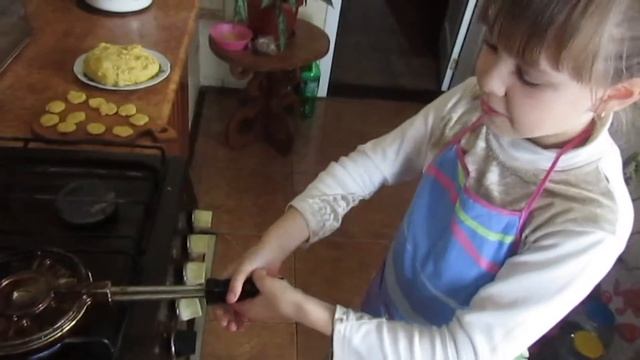 Готовим печенье "Орешки" смотреть онлайн