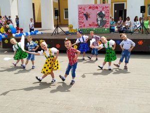 Танец "Топни, ножка моя!". Группа "Непоседы"