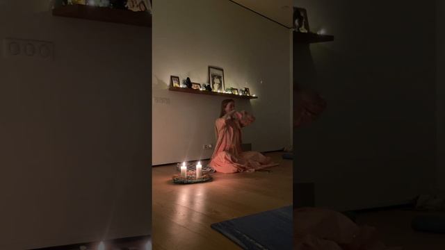 Практика на полнолуние с мантрой 'Sa Re Sa Sa'. Йога - огонёк 29.12.2022. смотреть онлайн