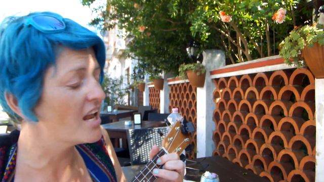 Kenna Hoops sings about bogies. смотреть онлайн
