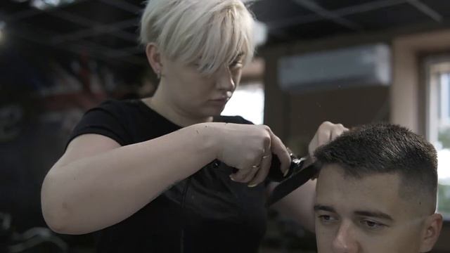 Как открыть Барбершоп с нуля.  Девушка Барбер.
