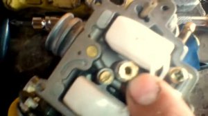 Скутер хорошо заводится ,но троит дымит и не едет