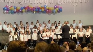 Мы шумные, но классные,Мы дочки и сыночки