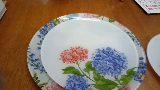 «Цветочная коллекция», посуда (тарелки)  / FABERLIC