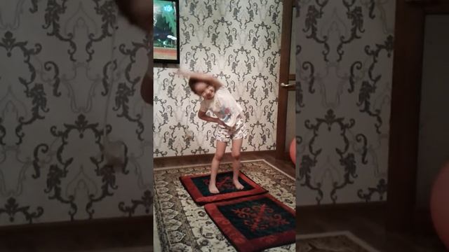 Зарядка, гимнастические элемент дельфин смотреть онлайн