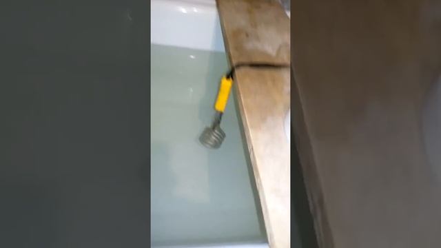 Как нагреть ванну кипятильником !!! смотреть онлайн