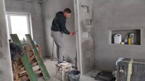Шпаклёвка стен в доме, видео для новычков. Часть 1.Как  установить уголок.