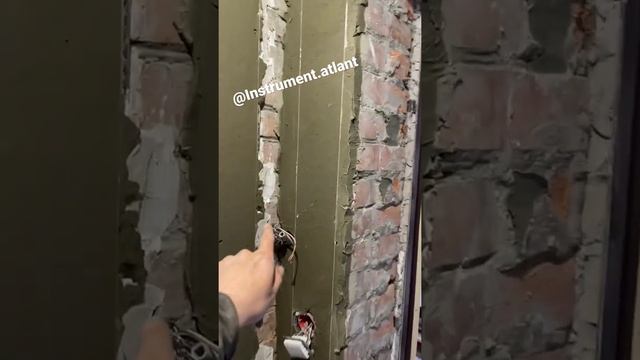 Первый день работы установили маяки  и начали штукатурить смесью Toiler Tl211