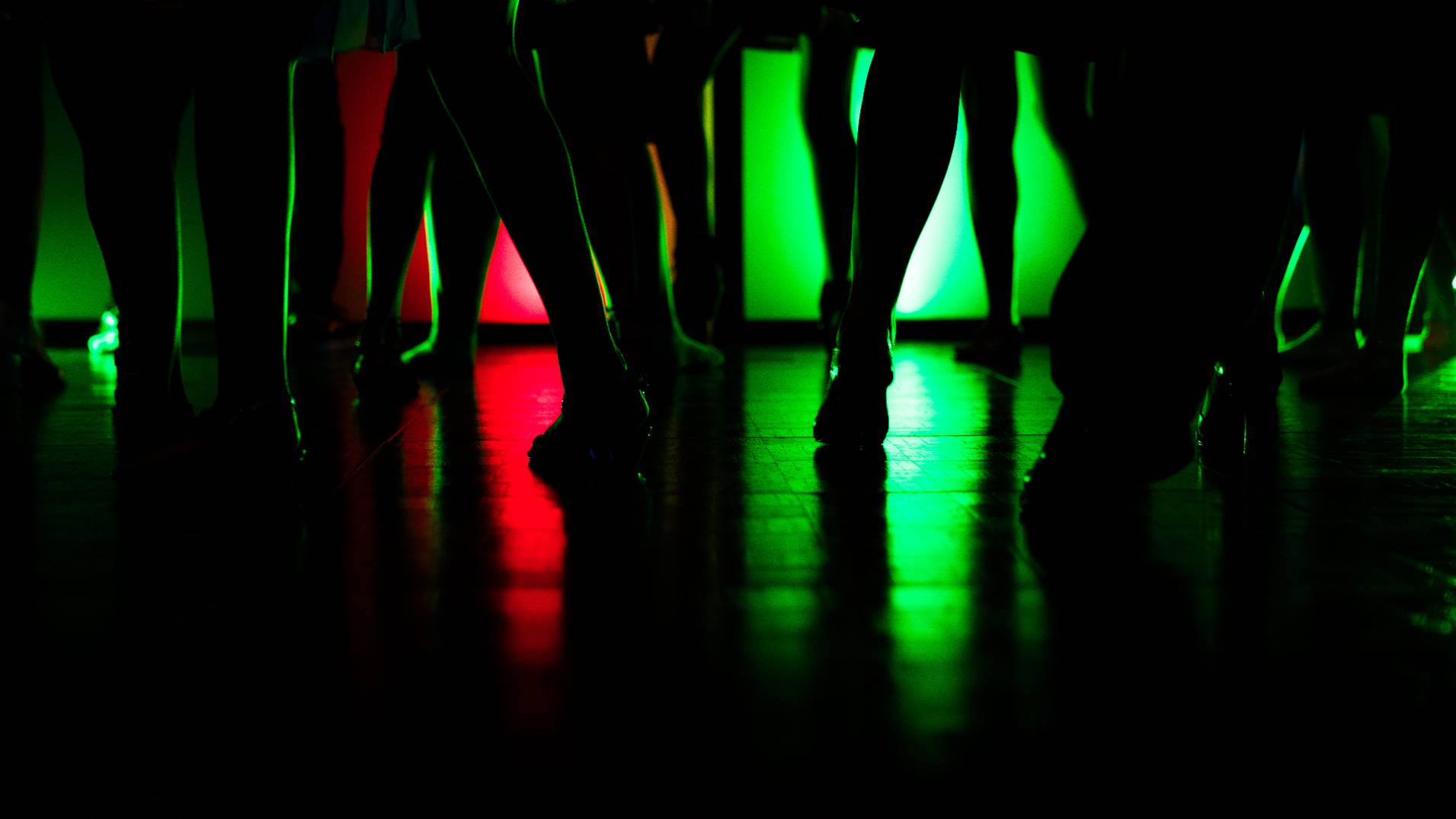Dancing Shadows смотреть онлайн
