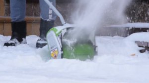 Аккумуляторная лопата для снега Greenworks G40SS30K2: обзор и жесткий тест