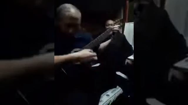Под гитару лучшая песня ." Поговорим мой друг" #МАНАС КАЛДАРОВ смотреть онлайн
