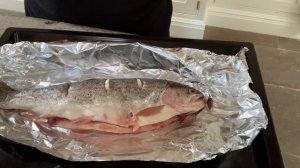 Как запечь форель в духовке в фольге! Как приготовить форель! Рецепт Запеченная форель в духовке!