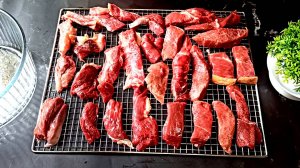 ВКУСНЯШКИ ДЛЯ СОБАК СВОИМИ РУКАМИ | ГОТОВИМ СОБАЧЬИ ЛАКОМСТВА В ДОМАШНИХ УСЛОВИЯХ