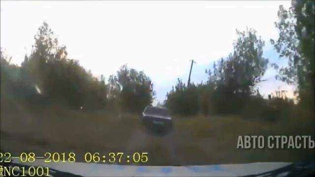 Красиво ушел от ДПС, и разбил две патрульные машины. смотреть онлайн