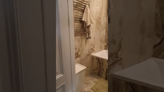 МРАМОРНАЯ ВАННАЯ И ТУАЛЕТ / РЕМОНТ КВАРТИР /КОМПАНИЯ БАБИЧ смотреть онлайн